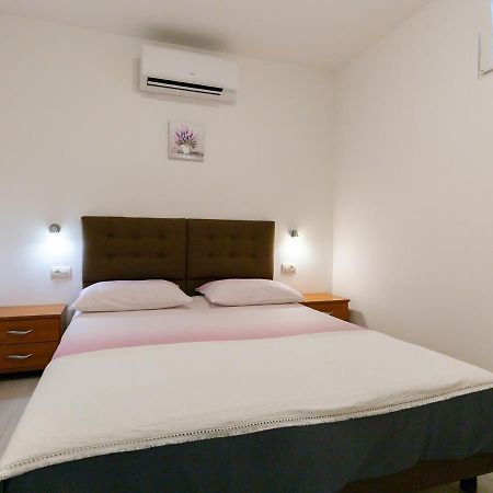 Amoroso Apartment 200M From Sea โปเรช ภายนอก รูปภาพ