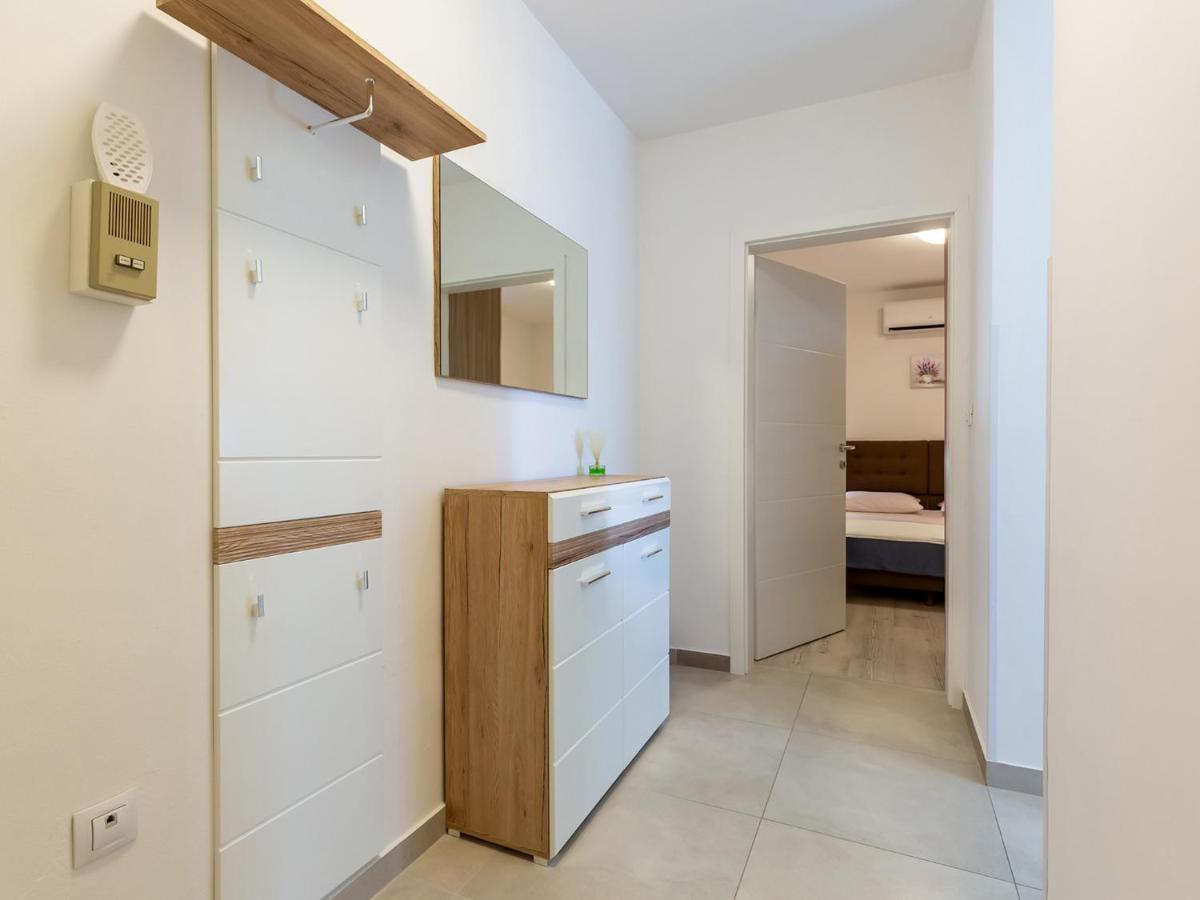 Amoroso Apartment 200M From Sea โปเรช ภายนอก รูปภาพ