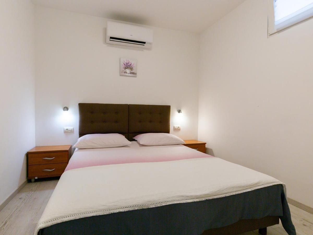 Amoroso Apartment 200M From Sea โปเรช ภายนอก รูปภาพ