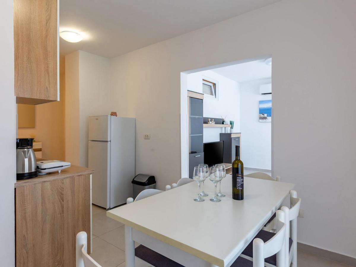 Amoroso Apartment 200M From Sea โปเรช ภายนอก รูปภาพ