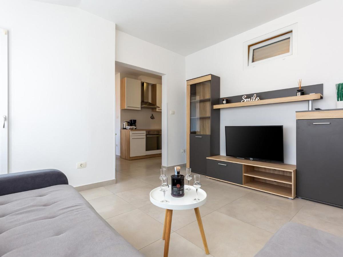 Amoroso Apartment 200M From Sea โปเรช ภายนอก รูปภาพ