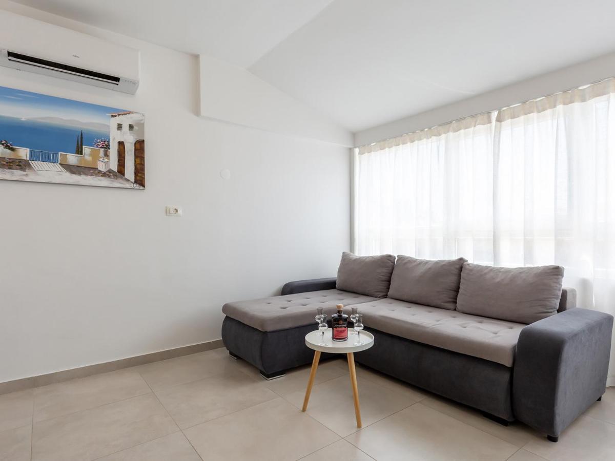 Amoroso Apartment 200M From Sea โปเรช ภายนอก รูปภาพ